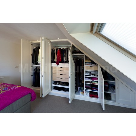 Шкафы под углом  для мансарды 